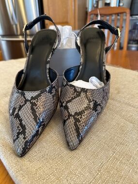 NWT GAP Snakeskin Slingback Pump